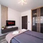 Апартамент Sea Garden Heaven 2br With Free Parking *