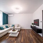 Апартамент Sea Garden Heaven 2br With Free Parking *