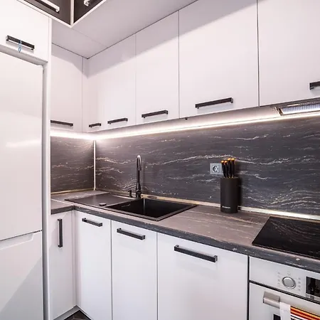 Sea Garden Heaven 2br With Free Parking דירה וארנה