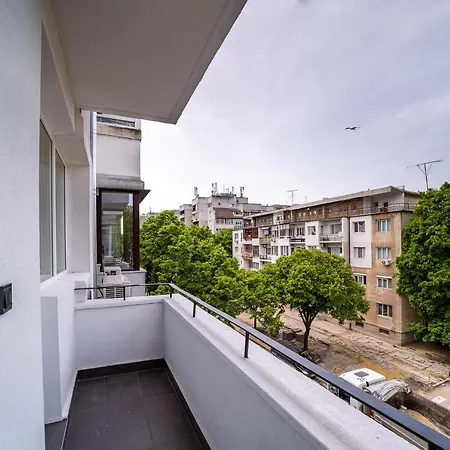 Sea Garden Heaven 2br With Free Parking דירה וארנה